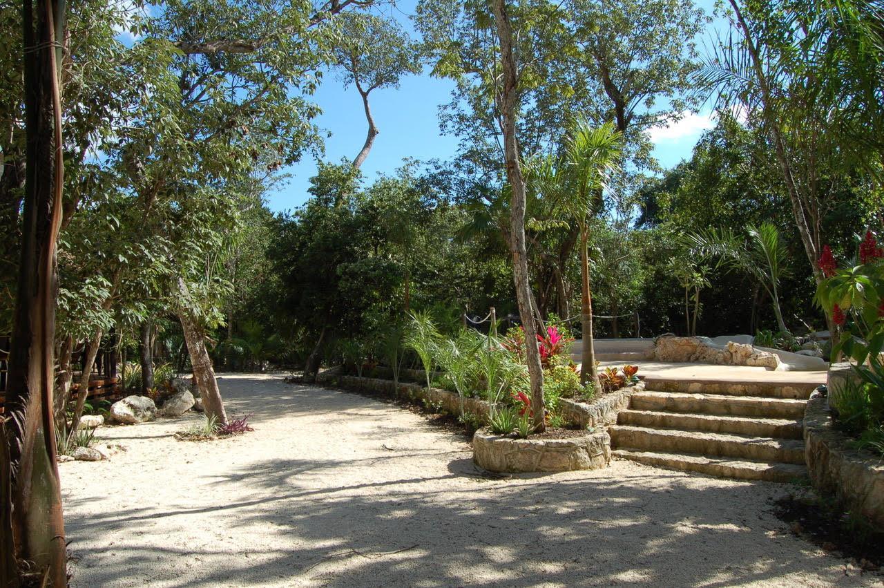 Отель La Hacienda Cancun- El Ramonal, Monkey Sanctuary Экстерьер фото